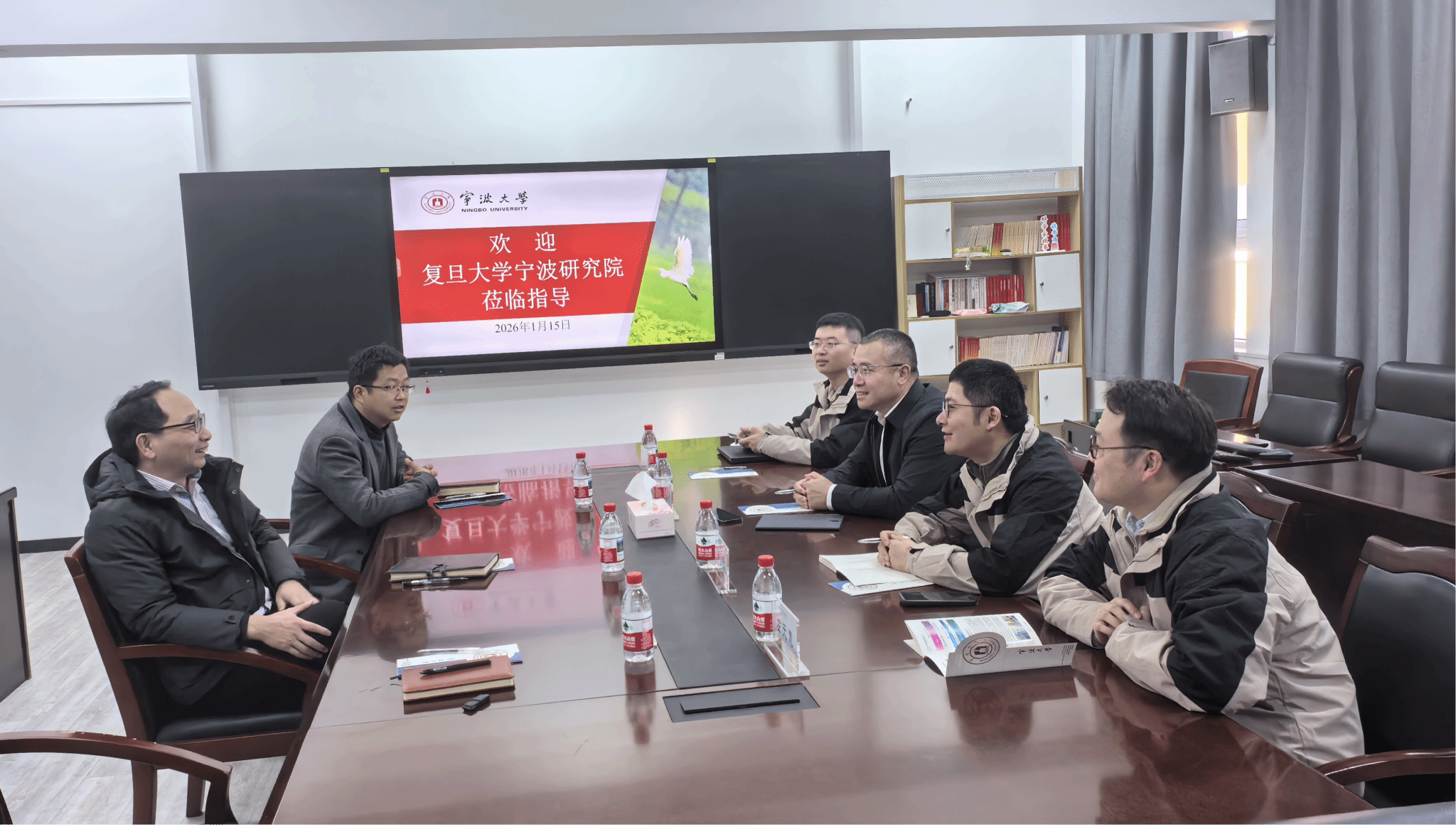 复旦大学宁波研究院一行来番茄小说
调研交流